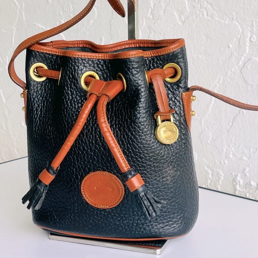 MINI VINTAGE DOONEY AND BOURKE CROSSBODY BUCKET BLACK /BRITISH TAN ♦️HOST PICK♦️ - Picture 3 of 16